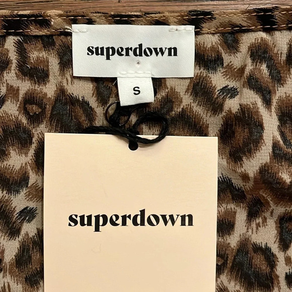 Superdown Lexi Smocked Crop Top in Leopard Size S - Picture 3 of 7